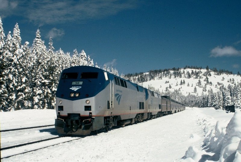 Скорый поезд Афросиаб