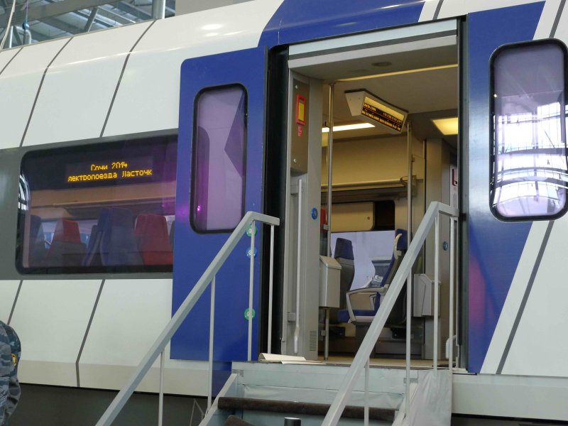 Ласточка поезд двери