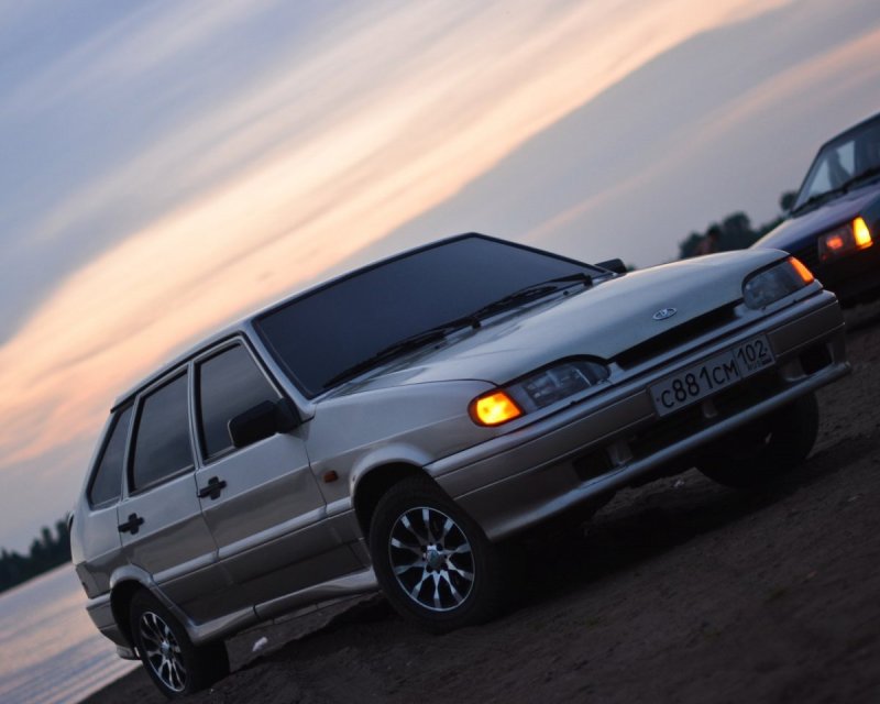 Машина четырнадцатая ВАЗ 2114