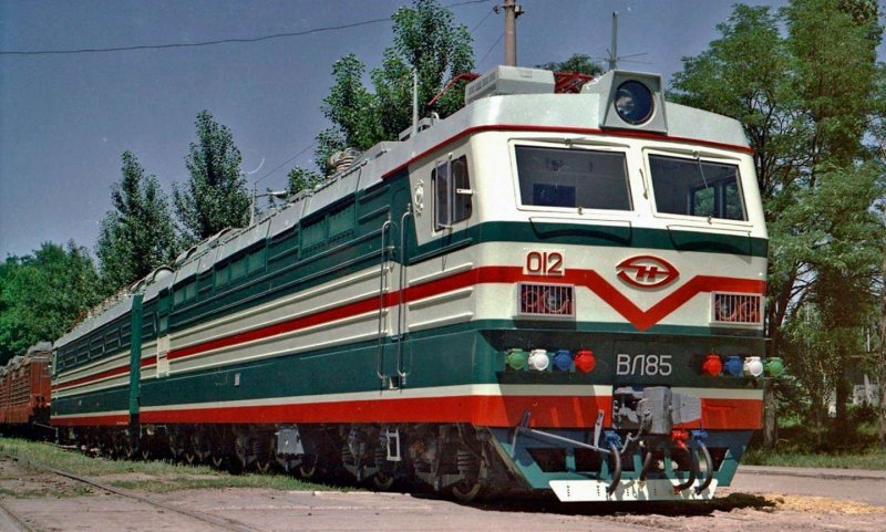 Трехсекционный вл85