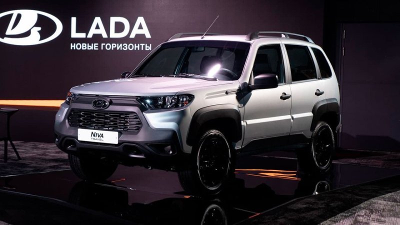 Лада Нива Тревел Блэк 2022