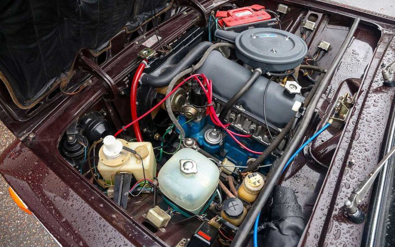 Моторный отсек ВАЗ 2106