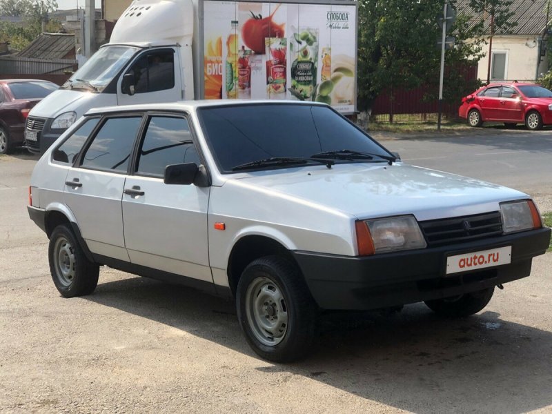 ВАЗ 2109 серебристая