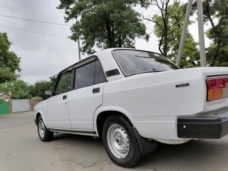 ВАЗ 2107 В профиль
