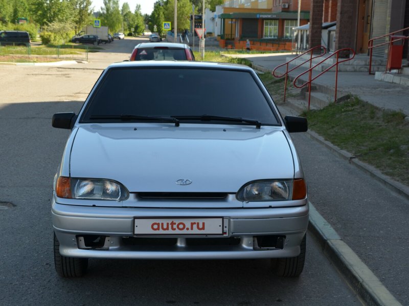 Lada 2114 вид спереди