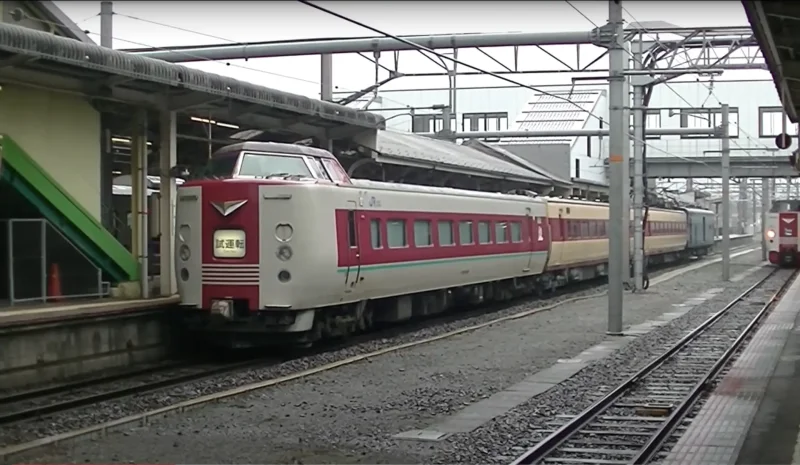 Тэп70бс 340 с почтовым вагоном