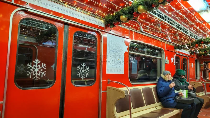 Метро новогодний поезд еж3
