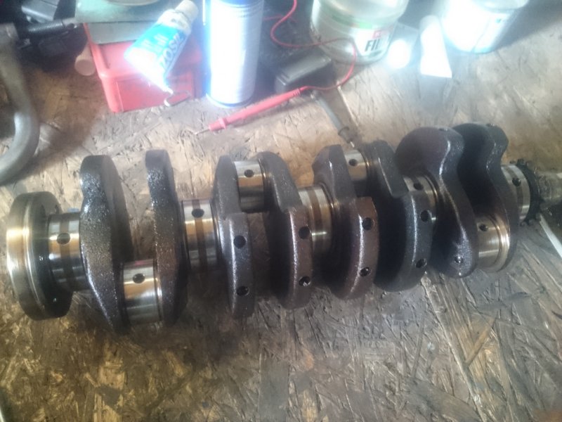 Коленчатый вал коренные и шатунные шейки