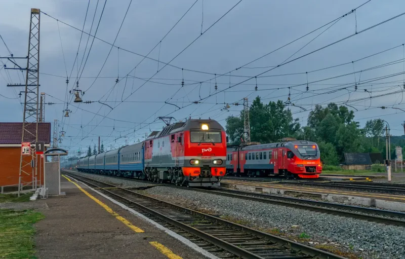 Тепловоз 2тэ10в 4457