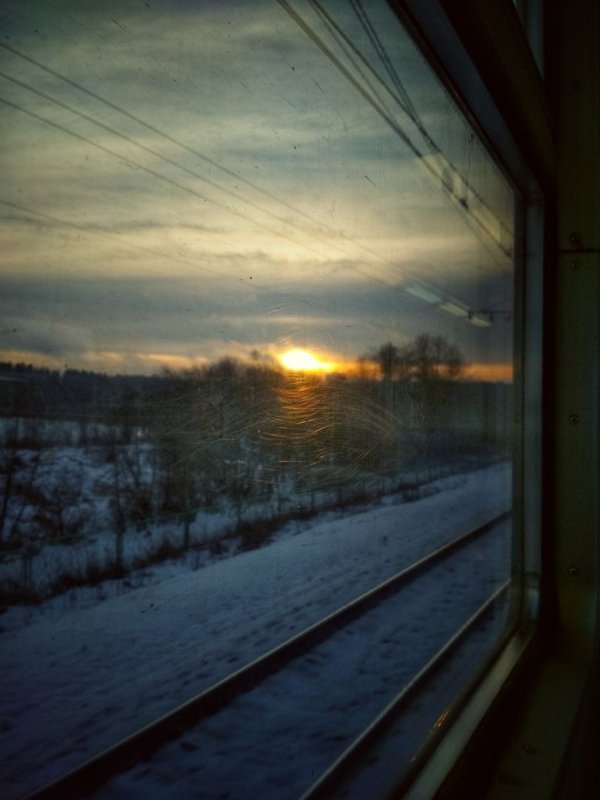 Вид из окна поезда зимой