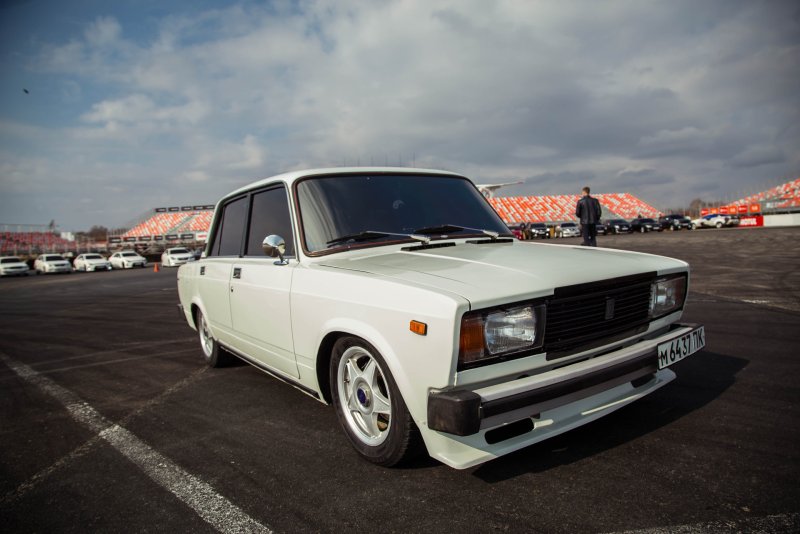Lada 2105 stance