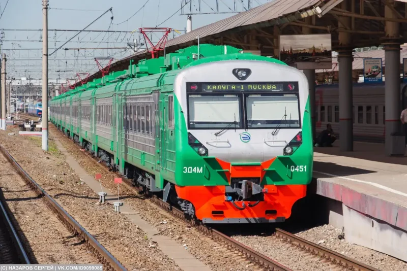 Пригородный поезд