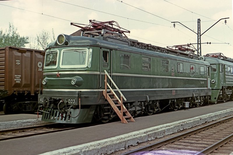 Электровоз чс200 002