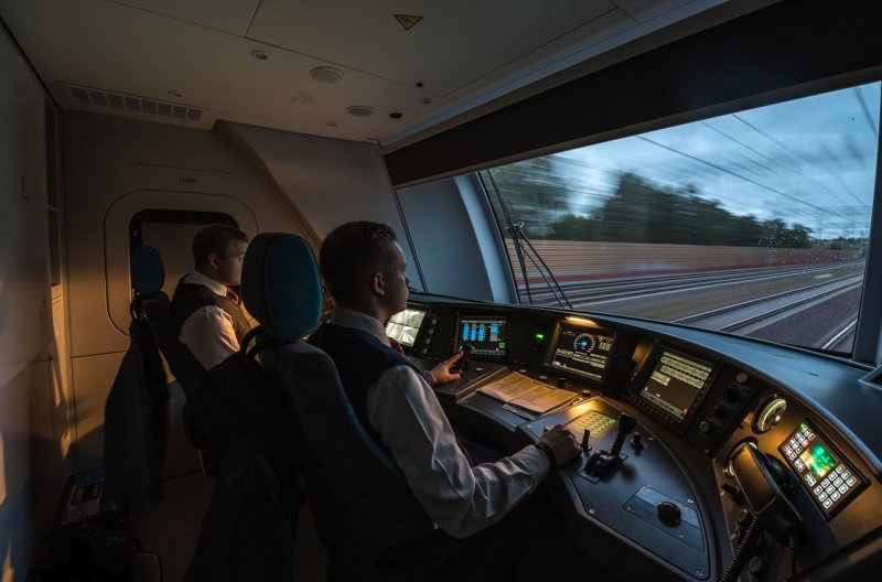 Эс2г Ласточка кабина машиниста