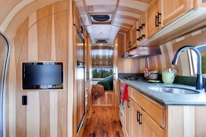 Автодом Airstream
