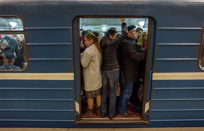 Вагон метро час пик