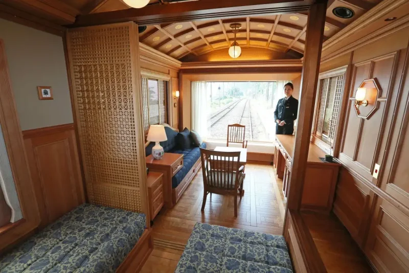 Train Suite Shiki-Shima купе
