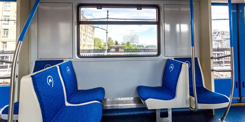 Вагон метро салон сбоку