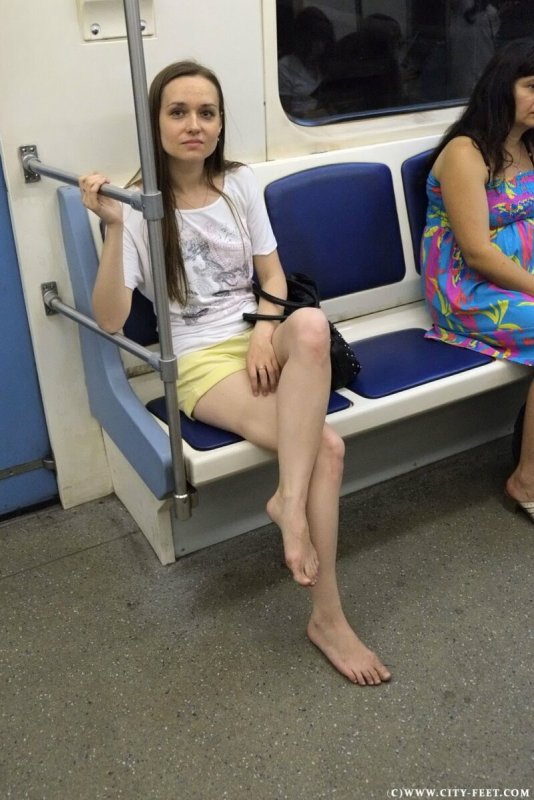 Красивые женщины в метро