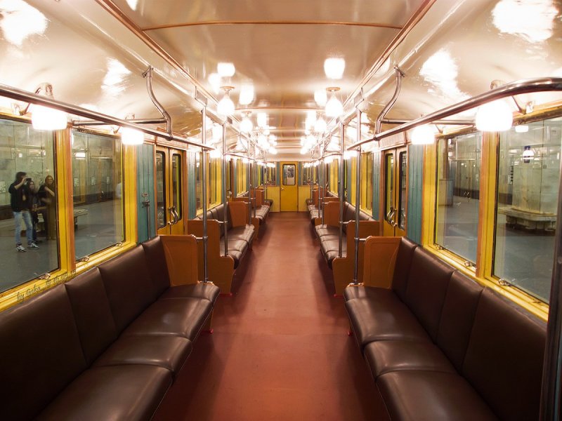 Вагон метро