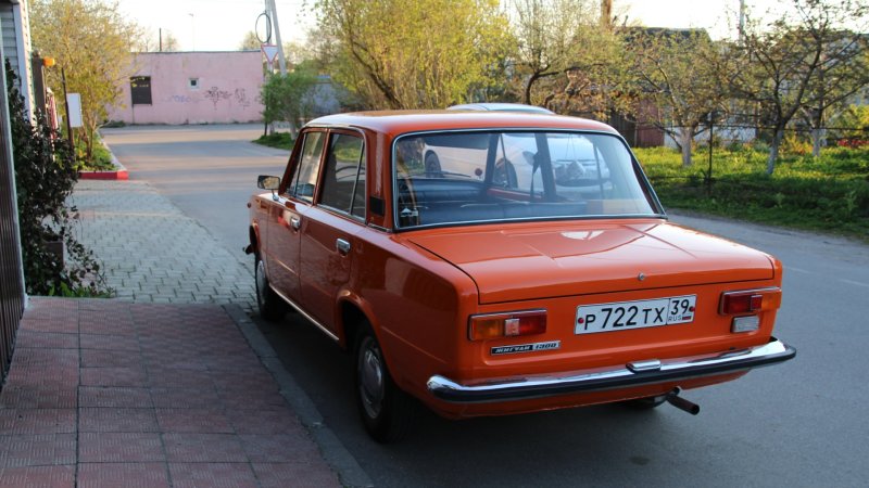 Жигули 21011