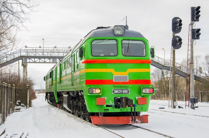 Тепловоз м62 красный