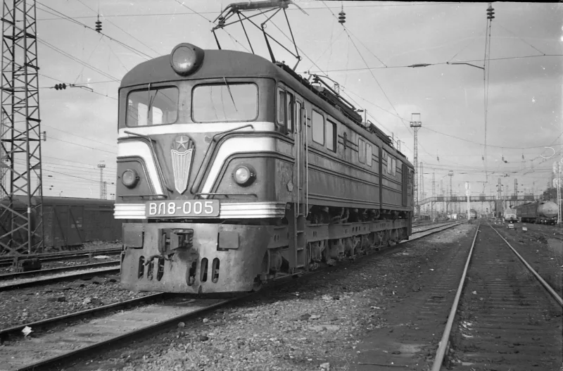 Электровоз вл8 713