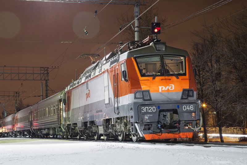 Локомотив поезд эп20