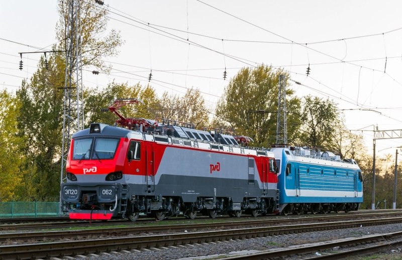 Локомотив поезд эп20