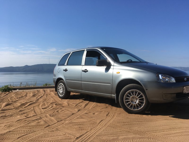 Лада Калина универсал сзади