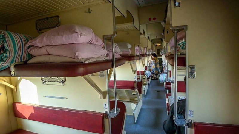 Верхняя полка поезда плацкарт РЖД