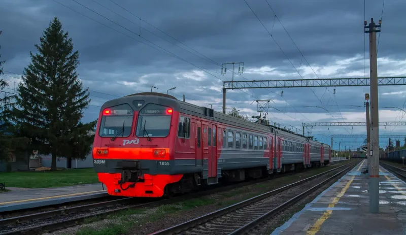 Пригородный поезд