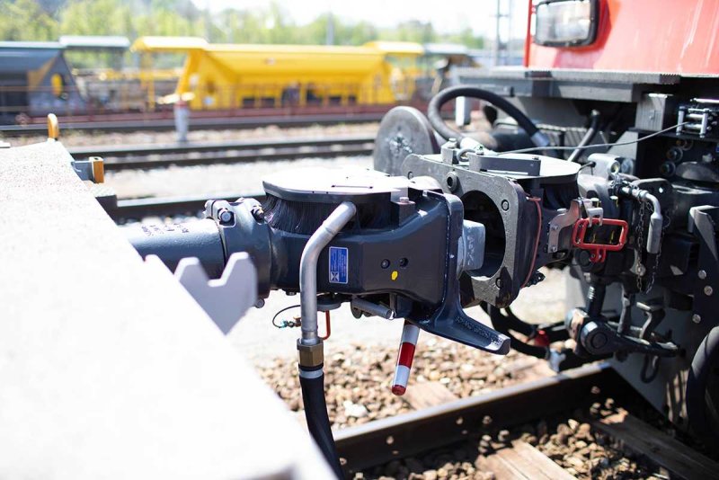 Автосцепка ЖД вагонов