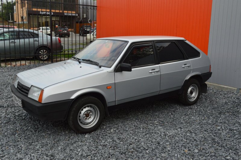 ВАЗ 21093 серебристый