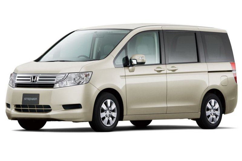 Honda Stepwgn 2015