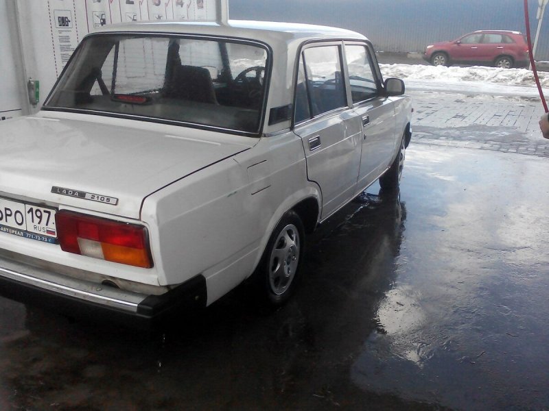 ВАЗ 2105 1996 красный