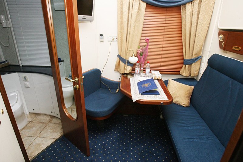 Турпоезд золотой Орел Люкс