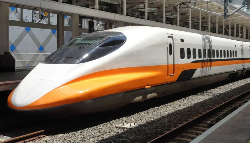 THSR 700t поезд