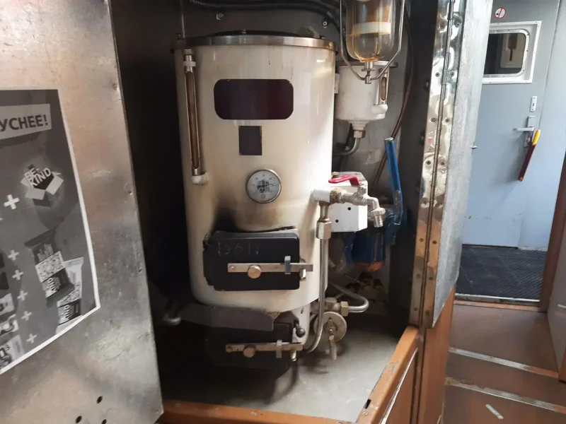 Комбинированный кипятильник пассажирского вагона устройство