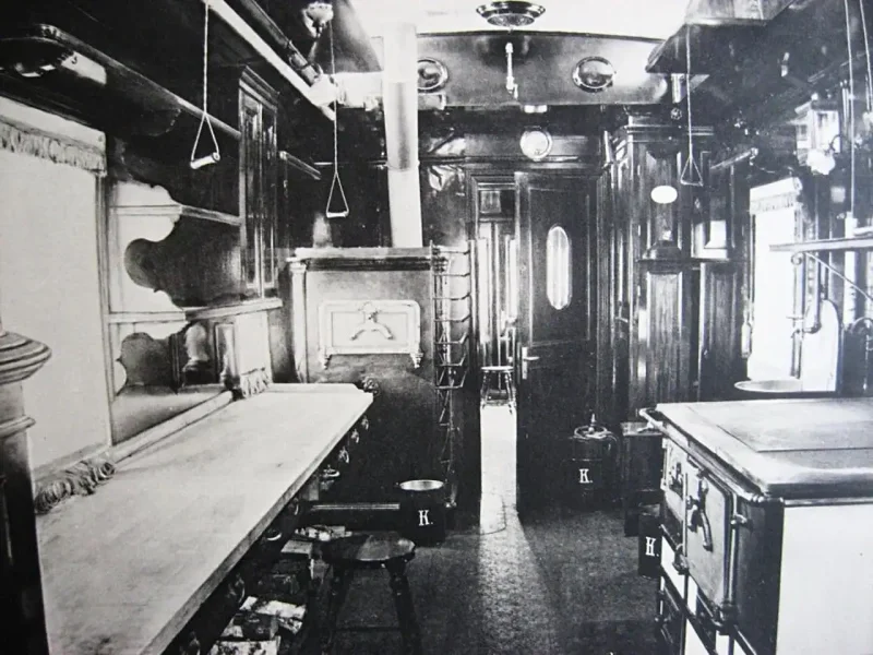 Биотуалет в поезде купе