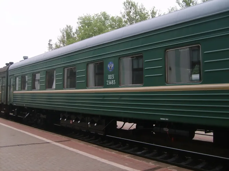 Пассажирский вагон РЖД зеленый
