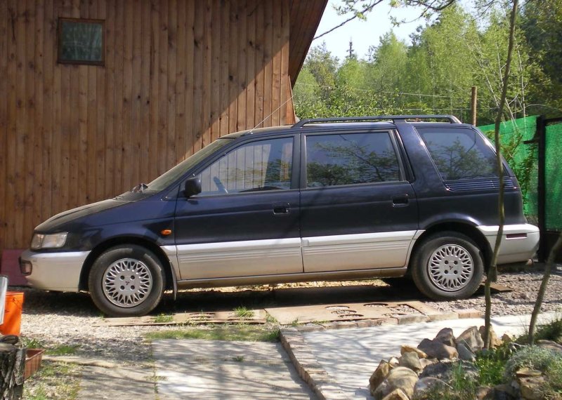 Митсубиси Space Wagon
