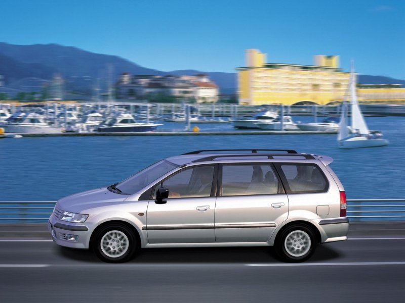 Mitsubishi Space Wagon III