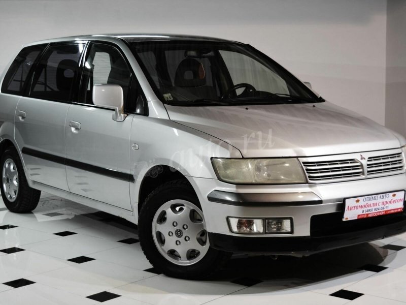Mitsubishi Space Wagon III