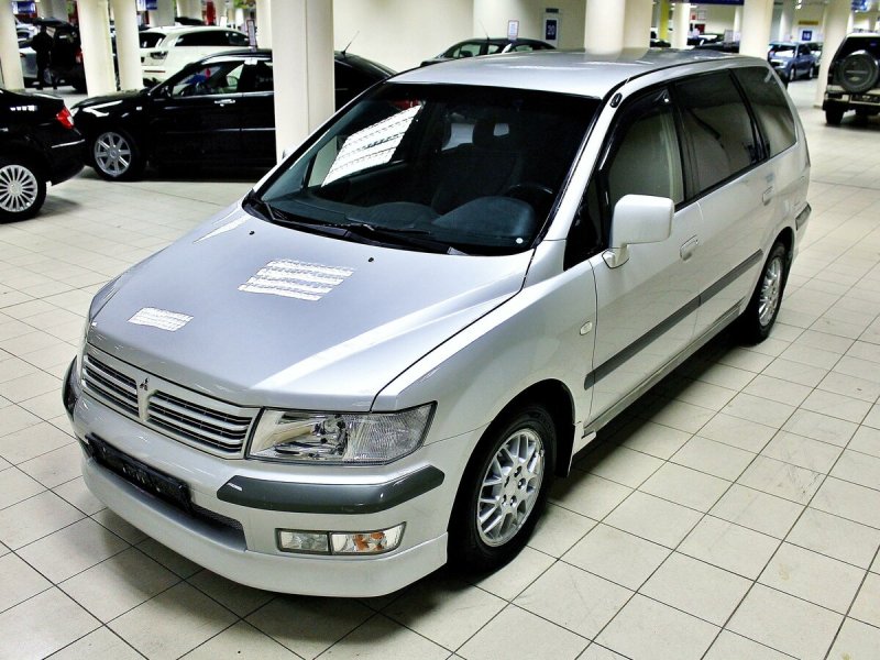 Mitsubishi Space Wagon 2