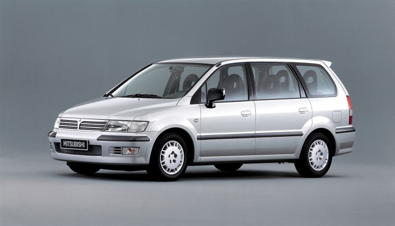 Mitsubishi Space Wagon III 1998 - 2004