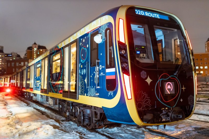 Московский метрополитен новогодний поезд 2020