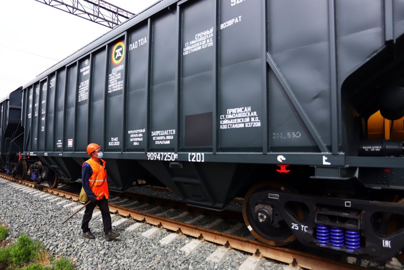 Грузовой вагон РЖД полувагон