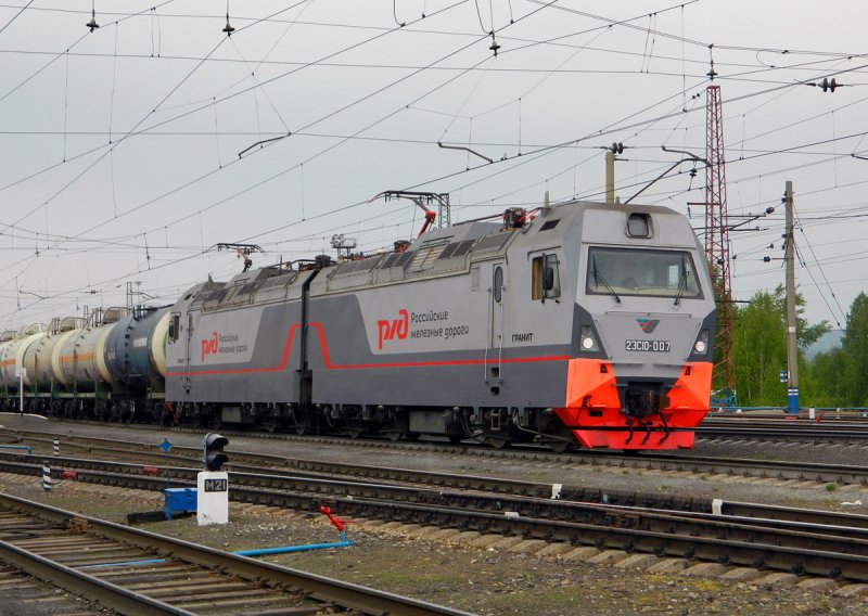 Грузовой электровоз 2эс7