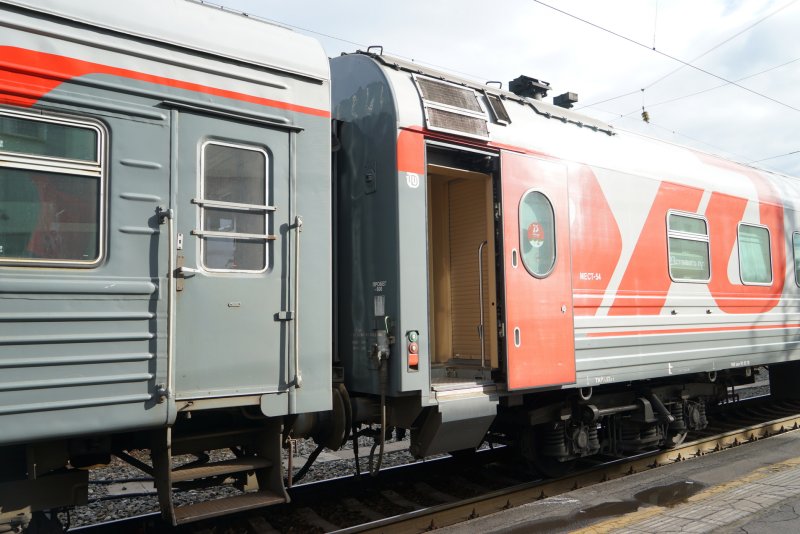 Пассажирский вагон РЖД зеленый